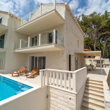 Bruna Villa