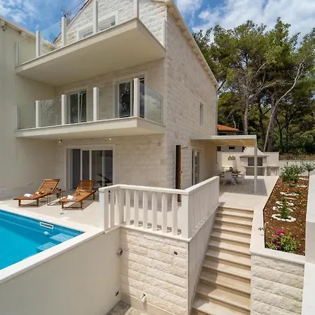 Bruna Villa Sumartin