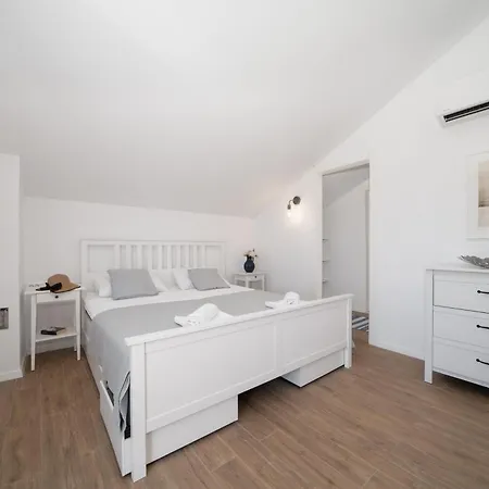 Bruna Villa Sumartin